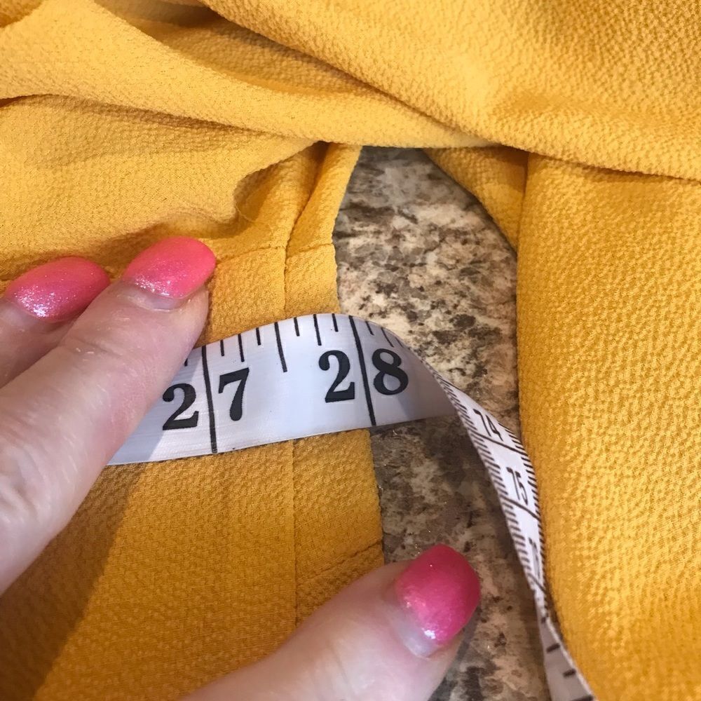 NWT Avenue size 26/28 yellow blouse with cut out sleeve - Picture 8 of 12